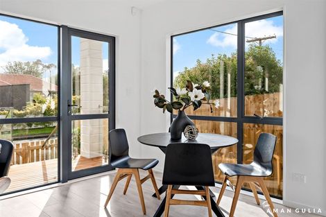 Photo of property in 13b Serjeant Street, Henderson, Auckland, 0612