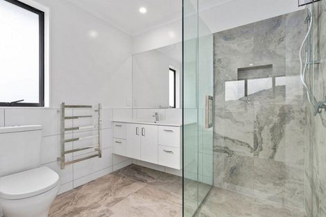 Photo of property in 10 James Elliot Way, Pokeno, 2402