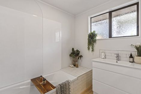 Photo of property in 29 Winara Avenue, Waikanae, 5036