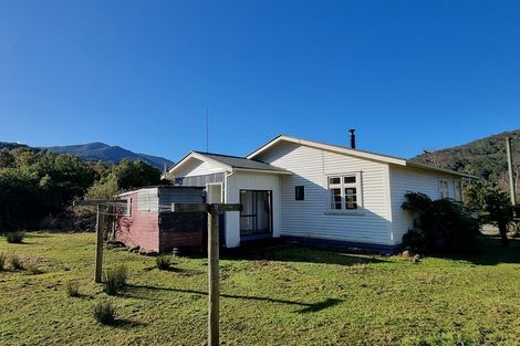 Photo of property in 30 Oxford Street, Taylorville, Greymouth, 7805