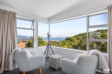 Photo of property in 37 Pekanga Road, Normandale, Lower Hutt, 5010