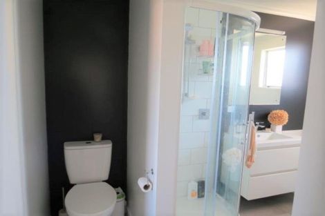 Photo of property in 7c Fairview Place, Westown, New Plymouth, 4310