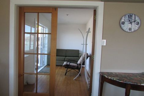 Photo of property in 2 Hawkhurst Road, Lyttelton, 8082