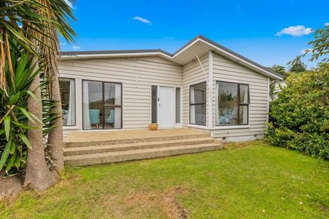 Photo of property in 94 Mana Esplanade, Paremata, Porirua, 5026