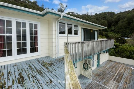 Photo of property in 27 Ngahere Street, Stokes Valley, Lower Hutt, 5019