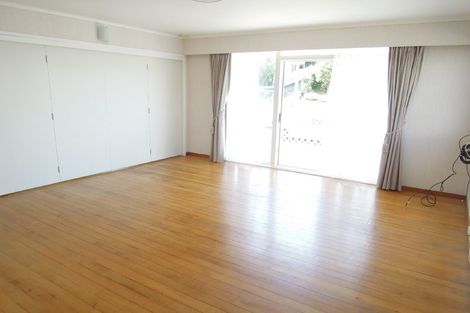 Photo of property in 3/2 Scarboro Terrace, Murrays Bay, Auckland, 0630