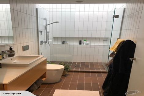 Photo of property in 2a Kiwi Esplanade, Mangere Bridge, Auckland, 2022