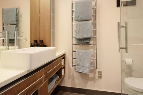 Photo of property in Patent 326 Apartments, 404s/326 Evans Bay Parade, Hataitai, Wellington, 6021