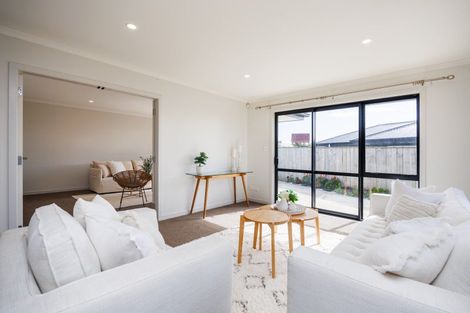 Photo of property in 12 Gibraltar Way, Fitzherbert, Palmerston North, 4410