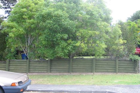 Photo of property in 2/20 Cassandra Grove, Totara Vale, Auckland, 0629