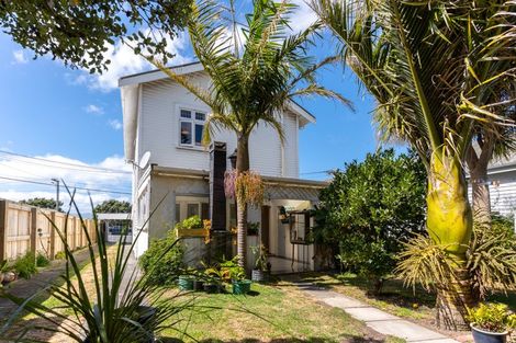 Photo of property in 18 Kilbirnie Crescent, Kilbirnie, Wellington, 6022