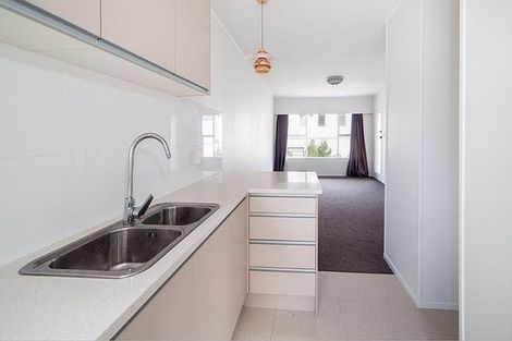 Photo of property in 2/16 Beach Road, Castor Bay, Auckland, 0620