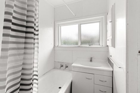 Photo of property in 74 Gover Street, New Plymouth, 4310