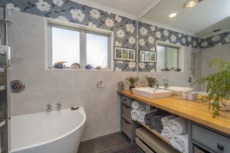 Photo of property in 21 Mcmaster Street, Greytown, 5712