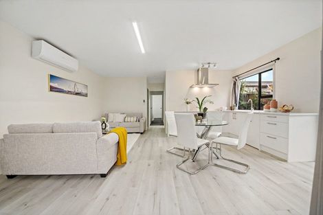 Photo of property in 2/7 Duke Street, Papakura, 2110