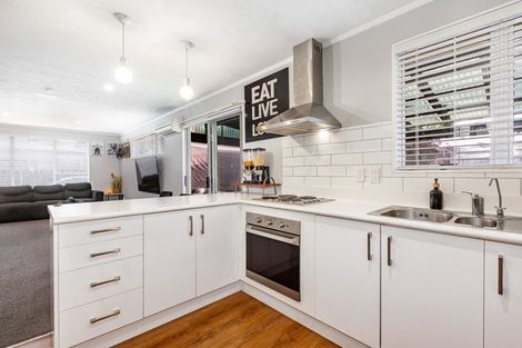 Photo of property in 41 Cleat Street, Whitby, Porirua, 5024