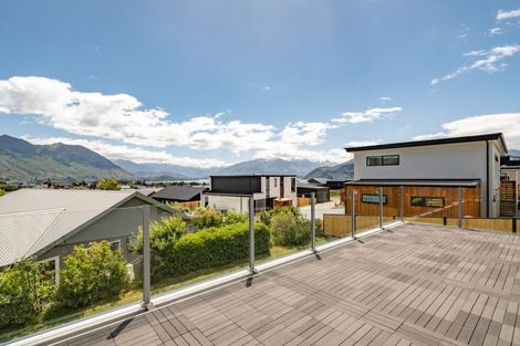 Photo of property in 5 Bovett Place, Wanaka, 9305