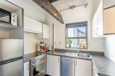 Photo of property in 144 Akaroa Drive, Maupuia, Wellington, 6022