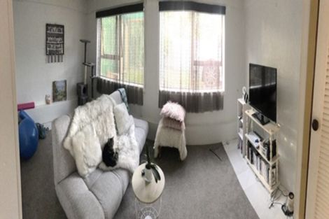 Photo of property in 18 Cheryl Place, Hillcrest, Auckland, 0627