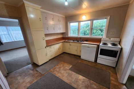 Photo of property in 31 Victory Crescent, Tawa, Wellington, 5028