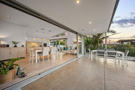 Photo of property in 12a Eastcliffe Road, Castor Bay, Auckland, 0620