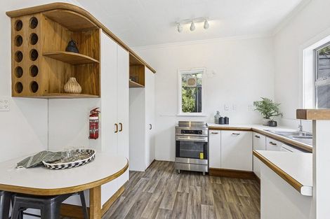 Photo of property in 24 Hungerford Road, Lyall Bay, Wellington, 6022