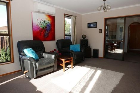Photo of property in 2/8 James Condon Place, Redwood, Christchurch, 8051