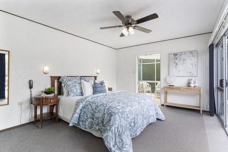 Photo of property in 5 Puawai Place, Northcote, Auckland, 0627