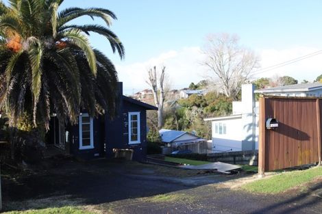 Photo of property in 27 Glenfern Road, Mellons Bay, Auckland, 2014