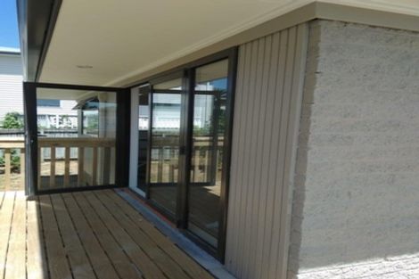 Photo of property in 2/21a Ludlow Terrace, Totara Vale, Auckland, 0627