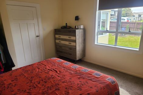 Photo of property in 2c Waiari Road, Conifer Grove, Takanini, 2112