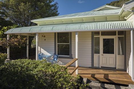 Photo of property in 125 Wellington Street, Picton, 7220