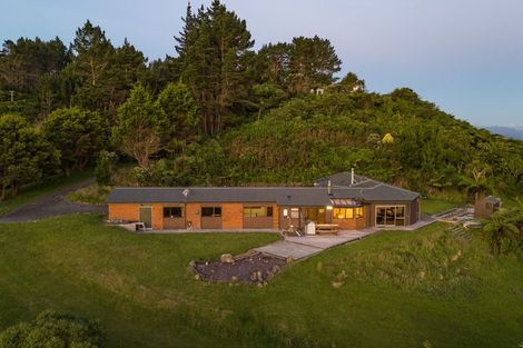 Photo of property in 252 Normandale Road, Normandale, Lower Hutt, 5010