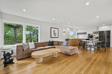 Photo of property in 16 Eversleigh Road, Belmont, Auckland, 0622