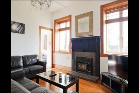 Photo of property in 34 Onewa Road, Northcote Point, Auckland, 0627