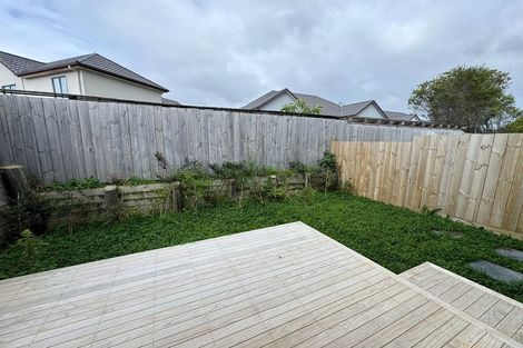 Photo of property in 14 Medallion Drive, Oteha, Auckland, 0632