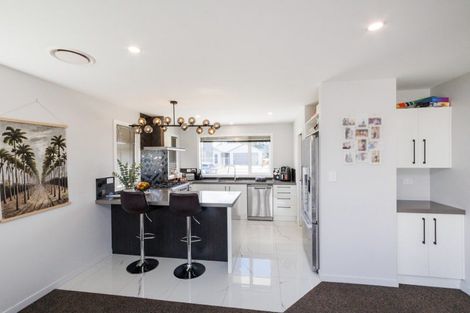 Photo of property in 47 Atlantic Drive, Fitzherbert, Palmerston North, 4410