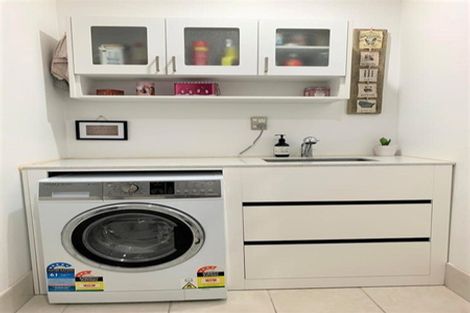 Photo of property in 9h Clearwater Cove, West Harbour, Auckland, 0618