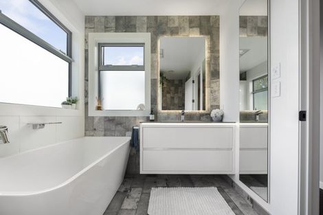 Photo of property in 20 Lancewood Way, Kinloch, Taupo, 3377