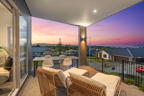 Photo of property in 16 Te Kaka Place, Omokoroa, 3114