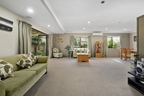 Photo of property in 1/98 Manhattan Heights, Glendene, Auckland, 0602