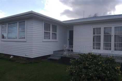 Photo of property in 16 Fernaig Street, Papakura, 2110