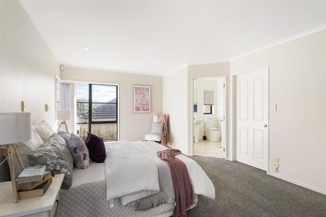 Photo of property in 19 Manara Place, The Gardens, Auckland, 2105