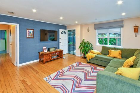 Photo of property in 8b Waimana Road, Conifer Grove, Takanini, 2112