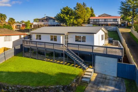 Photo of property in 14 Sarajevo Place, Massey, Auckland, 0614