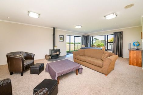 Photo of property in 17 Coulters Line, Kiwitea, Feilding, 4777