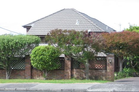 Photo of property in 1/211 Beach Road, Campbells Bay, Auckland, 0630