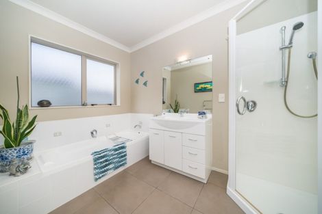 Photo of property in 87 Ruapehu Drive, Fitzherbert, Palmerston North, 4410