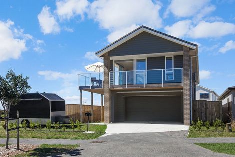 Photo of property in 9 Whata Street, Clarks Beach, 2122