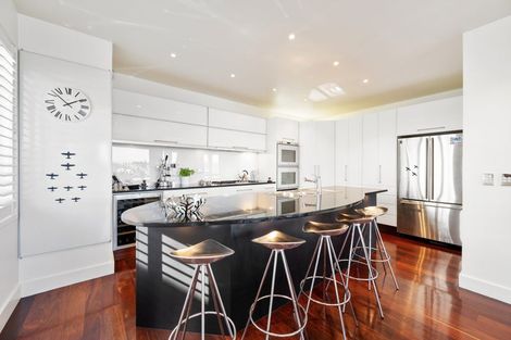 Photo of property in 5 Bayview Terrace, Oriental Bay, Wellington, 6011